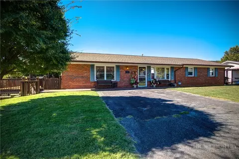 11 Center St, Sparta, NC 28675