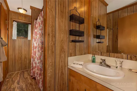 Bath - 329 Deer Run Rd, Deep Gap, NC 28618 photo 3 of 3