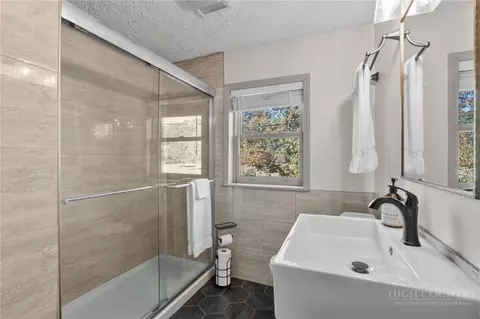 Bath - 105 Norris Trl, Boone, NC 28607 photo 1 of 2