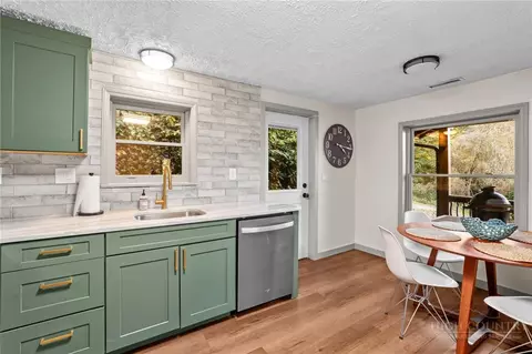 Kitchen - 105 Norris Trl, Boone, NC 28607 photo 3 of 3