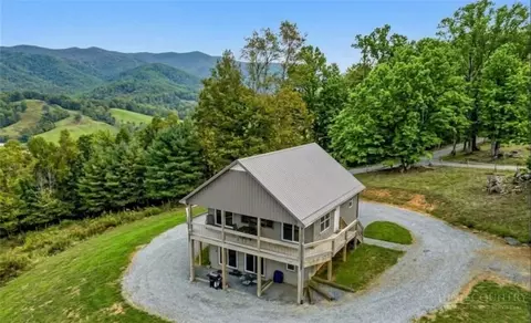 300 Rugby Creek Ln, Mouth Of Wilson, VA 24363