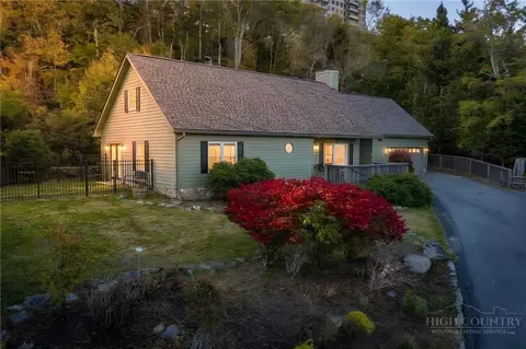 295 Little Sugar Ln, Sugar Mountain, NC 28604