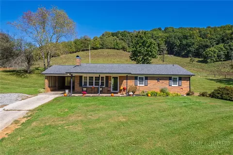 395 Irwin Grocery Rd, Laurel Springs, NC 28644