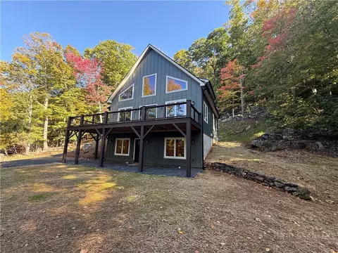 1099 Lauren Ln, West Jefferson, NC 28694