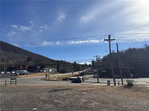 120 Pennwill Pkwy, West Jefferson, NC 28694