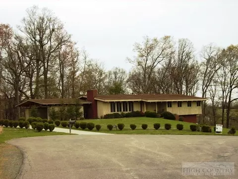 597 Doctors St, Sparta, NC 28675 photo 1