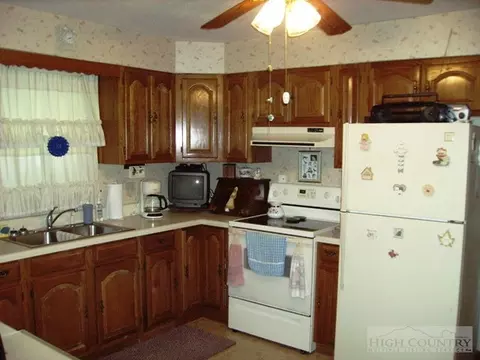 61 Maple St, Sparta, NC 28675 photo 11