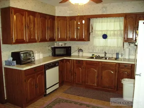 61 Maple St, Sparta, NC 28675 photo 12