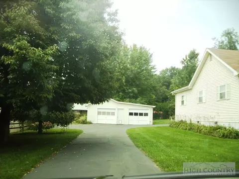61 Maple St, Sparta, NC 28675 photo 5