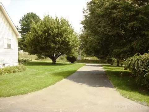 61 Maple St, Sparta, NC 28675 photo 8