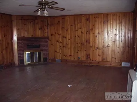 230 Cherry St, Sparta, NC 28675 photo 3