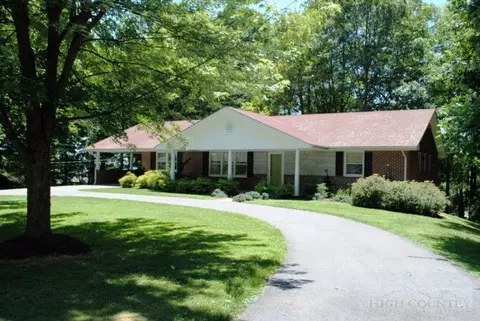 162 Mapleview Dr, Sparta, NC 28675 photo 1
