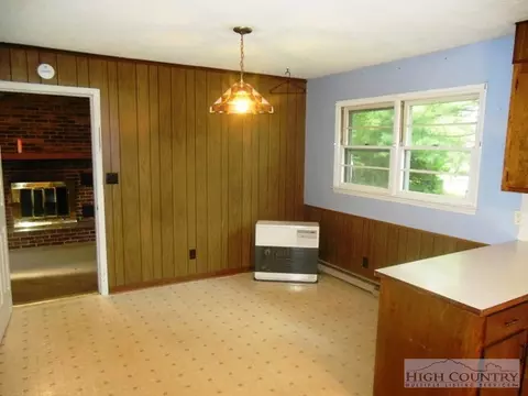 48 Miles St, Sparta, NC 28675 photo 4