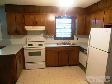 48 Miles St, Sparta, NC 28675 photo 2