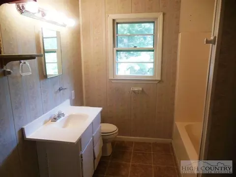 48 Miles St, Sparta, NC 28675 photo 11