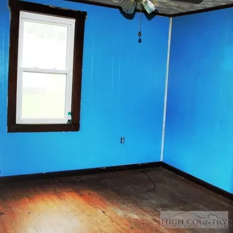 626 Wolfe Rd, Sparta, NC 28675 photo 4