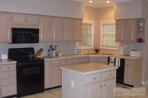90 Troon Ave, Roaring Gap, NC 28668 photo 3
