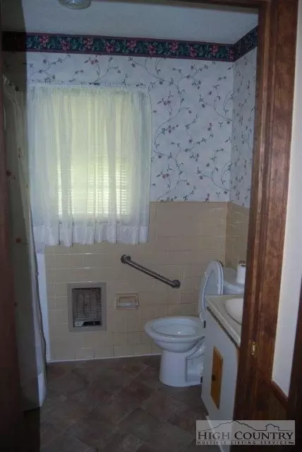 63 Luther St, Sparta, NC 28675 photo 4