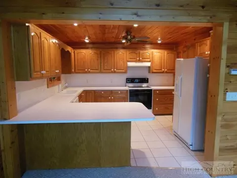 184 Hemlock Dr, Ennice, NC 28623 photo 2