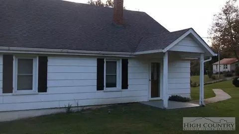336 Maple St, Sparta, NC 28675 photo 3