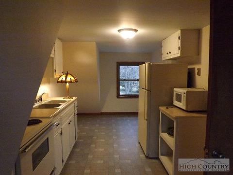800 Hidden Valley Ln, Independence, VA 24348 photo 9