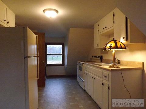 800 Hidden Valley Ln, Independence, VA 24348 photo 10