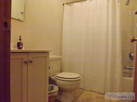 800 Hidden Valley Ln, Independence, VA 24348 photo 6