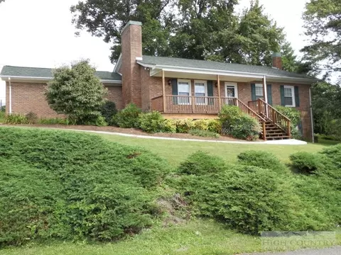 429 Maple St, Sparta, NC 28675 photo 1