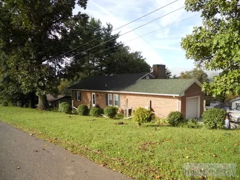 429 Maple St, Sparta, NC 28675 photo 2