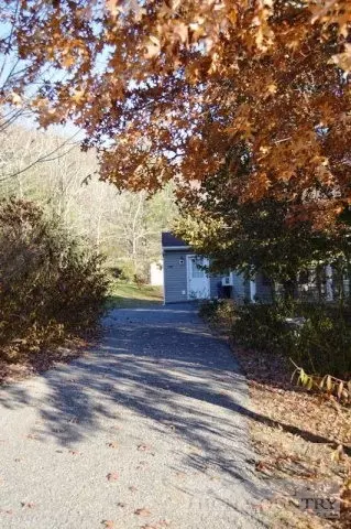 116 Moore St, Independence, VA 24348 photo 9