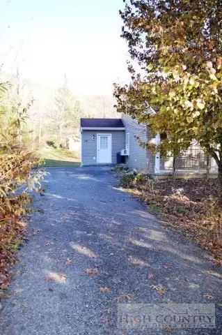 116 Moore St, Independence, VA 24348 photo 4