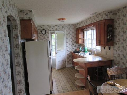 58 Edmonds Rd, Ennice, NC 28623 photo 13