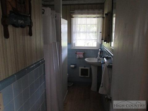 58 Edmonds Rd, Ennice, NC 28623 photo 14