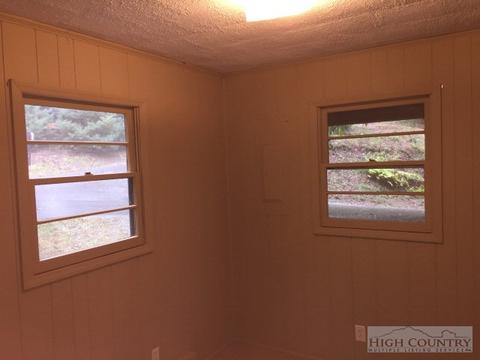 751 Horseshoe Ridge Rd, Deep Gap, NC 28618 photo 3