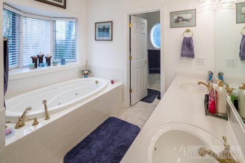 140 Gentry, Boone, NC 28607 photo 6