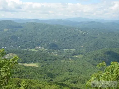 122 Oz Cir, Beech Mountain, NC 28604 photo 2