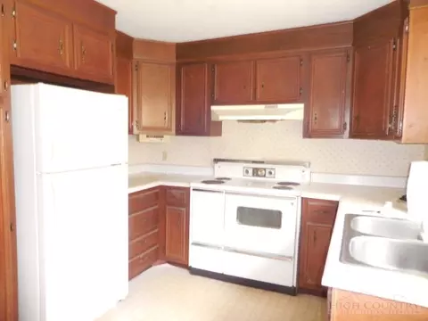103 Davis Gentry Rd, Lansing, NC 28643 photo 5