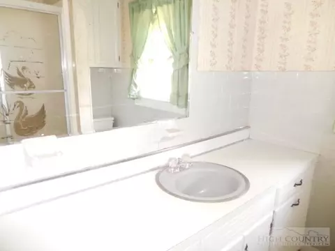 103 Davis Gentry Rd, Lansing, NC 28643 photo 10