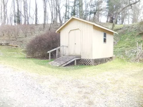 103 Davis Gentry Rd, Lansing, NC 28643 photo 3