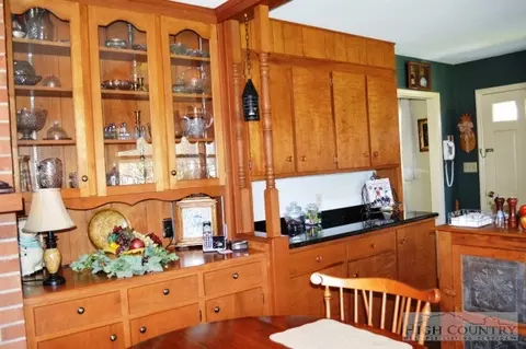 73 Darr St, Sparta, NC 28675 photo 4