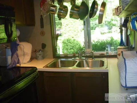 1606 Bee Tree Rd, Lansing, NC 28643 photo 7