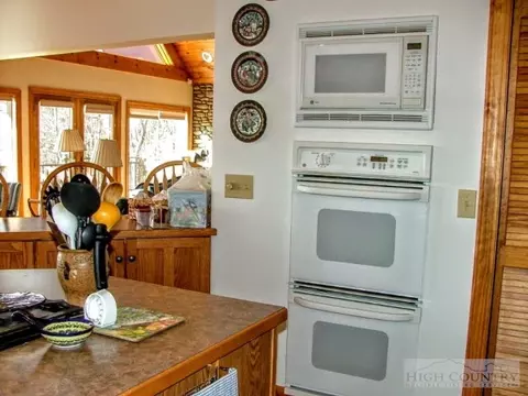 115 Shamrock Ln, Beech Mountain, NC 28604 photo 3