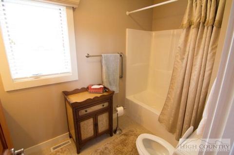 219 Apache Ln, Boone, NC 28607 photo 6