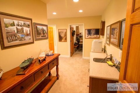 219 Apache Ln, Boone, NC 28607 photo 9