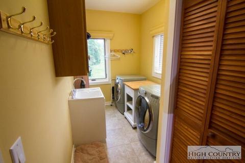 219 Apache Ln, Boone, NC 28607 photo 3