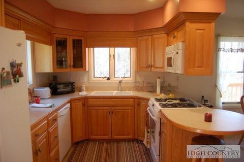 399 Jack Pine Loop, Newland, NC 28657 photo 3