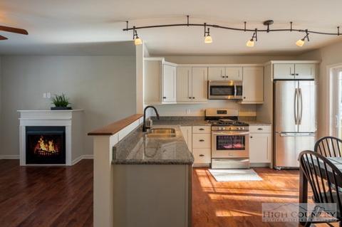 804 Tarleton Cir, Boone, NC 28607 photo 4