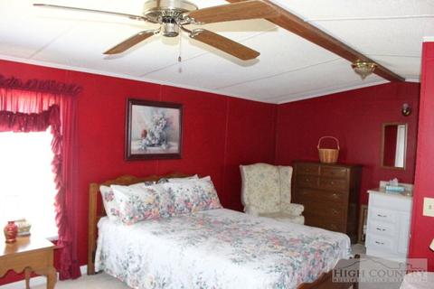 160 Pine Dr, Lansing, NC 28643 photo 2