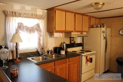 160 Pine Dr, Lansing, NC 28643 photo 4