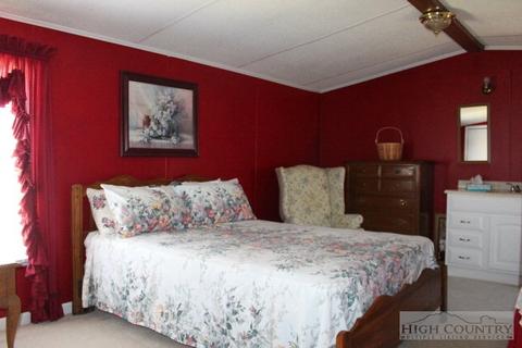 160 Pine Dr, Lansing, NC 28643 photo 3